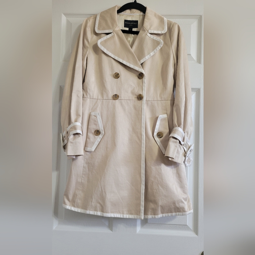 Banana Republic Beige Trench Coat - Picture 3 of 10
